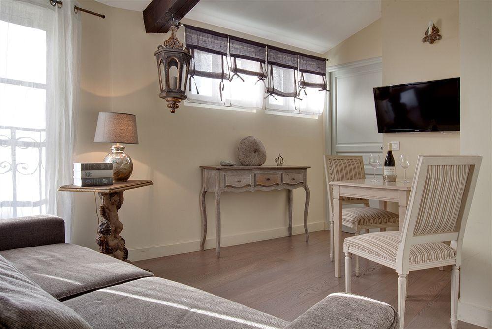 La Maison Des Augustins 4 Stars Et Fitness Bed & Breakfast 4*